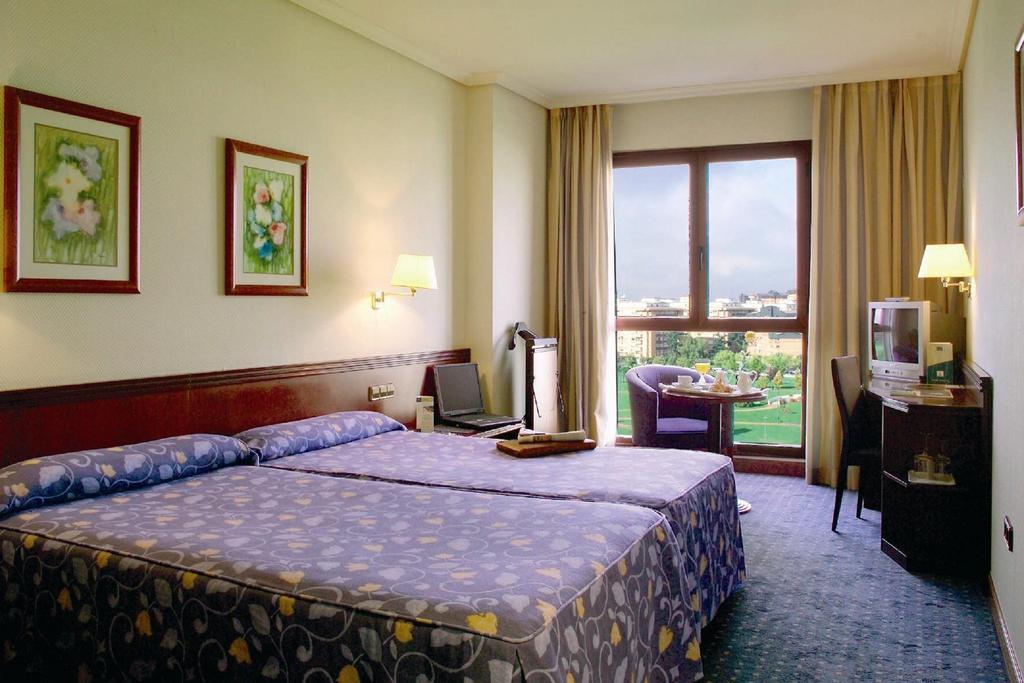 Hotel Occidental Pamplona Esterno foto