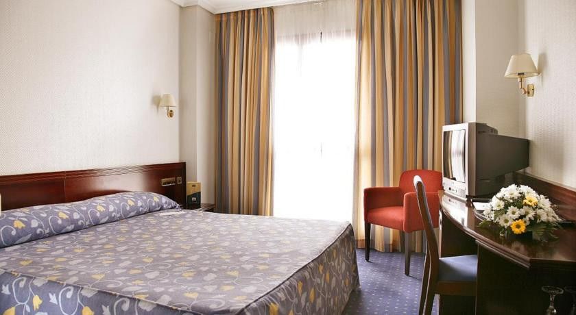 Hotel Occidental Pamplona Esterno foto