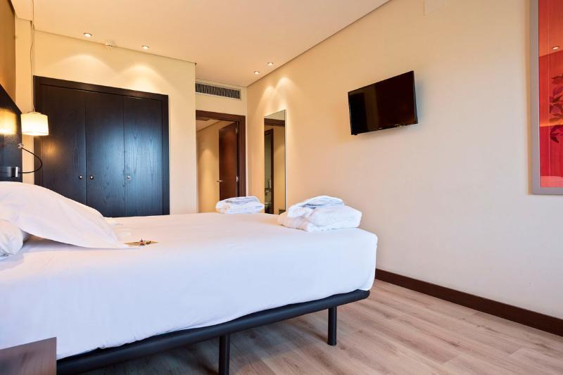 Hotel Occidental Pamplona Esterno foto
